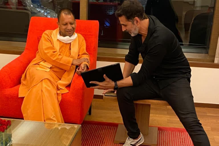 cm yogi meets akshay kumar