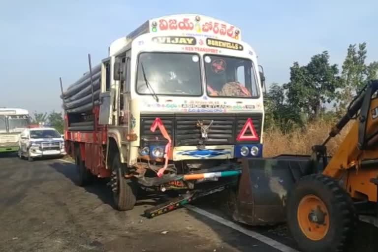 major road accident at chevella in rangareddy district ... 6 people dead