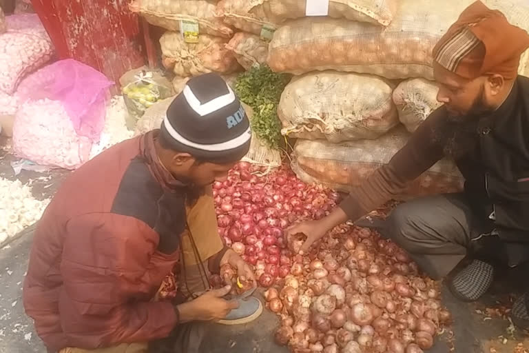 onions and garlic expensive in lucknow