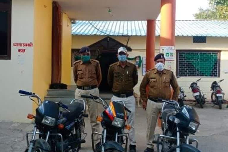 Kareli police of Narsinghpur arrested two accused with three stolen motorcycles