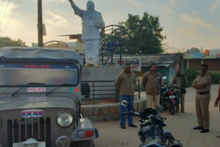 కంబదూరులో అంబేడ్కర్ విగ్రహానికి పోలీస్ రక్షణ