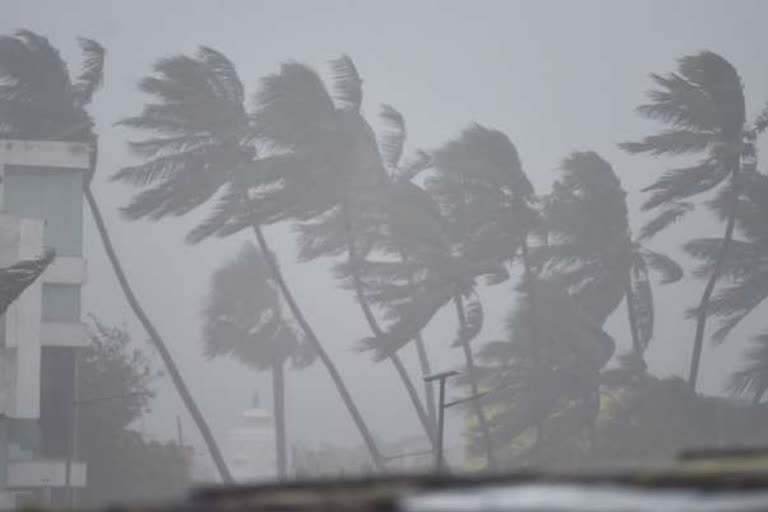 ബുറേവി ചുഴലിക്കാറ്റ്  Hurricane Burevi  ഡിസംബർ നാലിന് തിരുവനന്തപുരത്ത് അതീവ ജാഗ്രത  ഡിസംബർ നാലിന് അതീവ ജാഗ്രത  Extreme caution on December fourth thiruvanathapuram  അതീവ ജാഗ്രത പുലർത്തണമെന്ന് കാലാവസ്ഥാ വകുപ്പ്  അതീവ ജാഗ്രത  Burevi updates  Burevi Hurricane