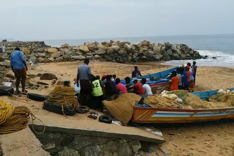 ബുറെവി ചുഴലിക്കാറ്റ്  തിരുവനന്തപുരത്തെ തീരദേശങ്ങളിൽ കർശന ജാഗ്രത  ബുറെവി ചുഴലിക്കാറ്റ് അപ്‌ഡേറ്റ്സ്  തിരുവനന്തപുരത്തെ തീരത്ത് ജാഗ്രത  Strict vigilance in coastal areas of Thiruvananthapuram  Hurricane Burevi  Burevi Hurricane