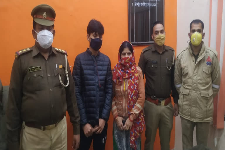 पुलिस ने युवक को ढूंढकर परिजनों को सौंपा.