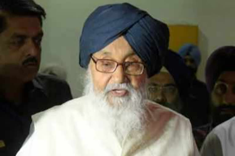 former-punjab-chief-minister-parkash-singh-badal-to-return-his-padma-bibhushan-award-in-protest-against-the-treatment-of-the-protesting-farmers-by-the-central-government