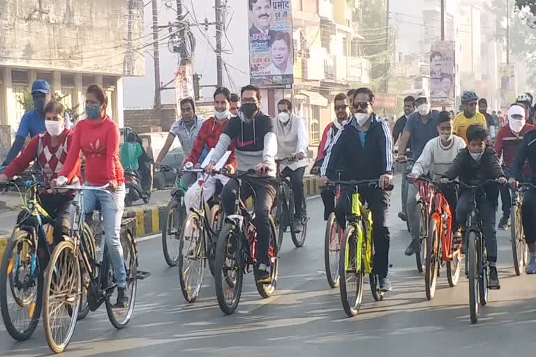 pramod-dubey-and-people-started-no-vehicle-day-to-make-city-pollution-free-in-raipur