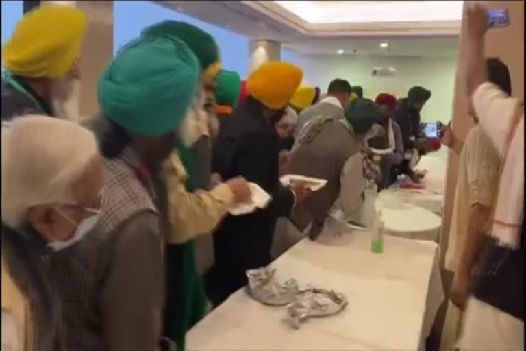 #WATCH | Delhi: Farmer leaders have food during the lunch break at Vigyan Bhawan