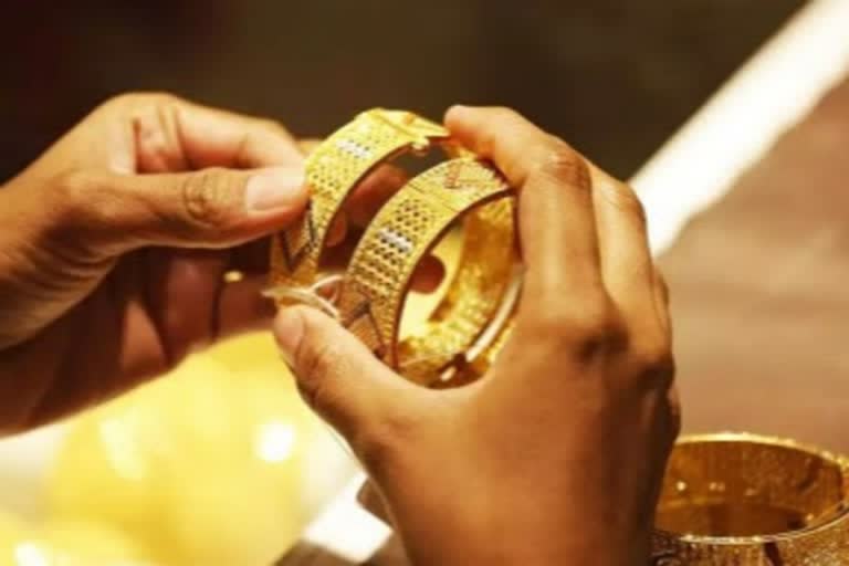 Gold Price rises