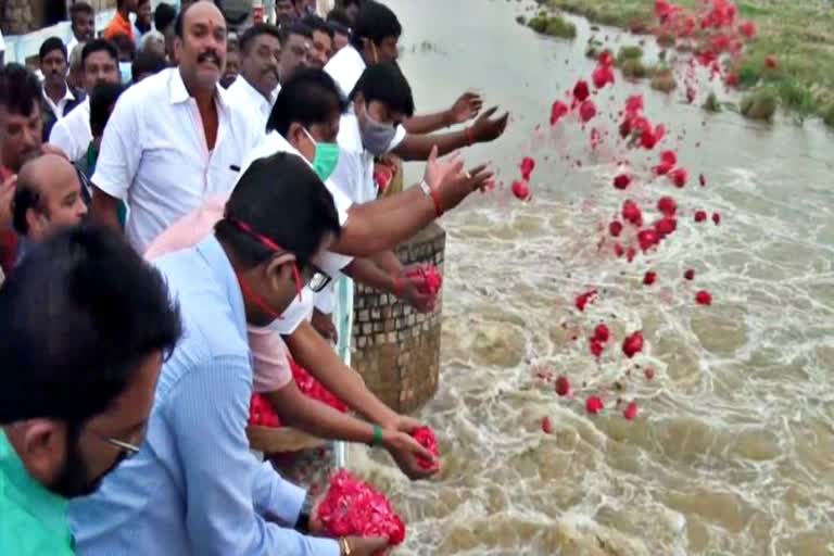 Farmers demand water release from vaigai