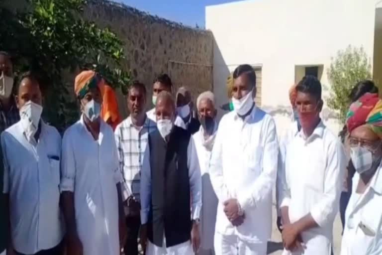 enclosure of Congress candidates in Barmer,  Panchayati Raj Election