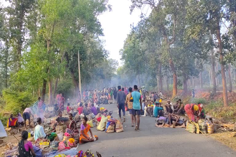 bastar-tribals-are-on-strike-against-government-in-amadai-mine-case-in-narayanpur