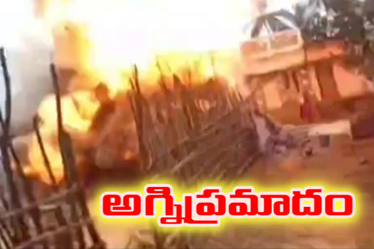 four huts burned with gas cylinder blast in kondalingalavalasa vizianagaram district