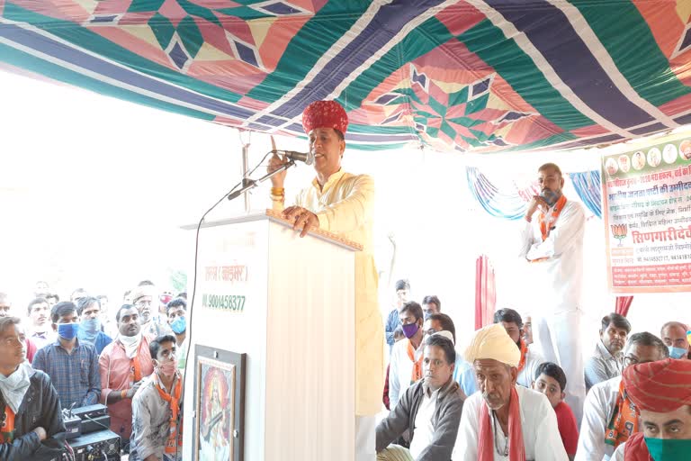 Minister Kailash Chaudhary on Barmer tour