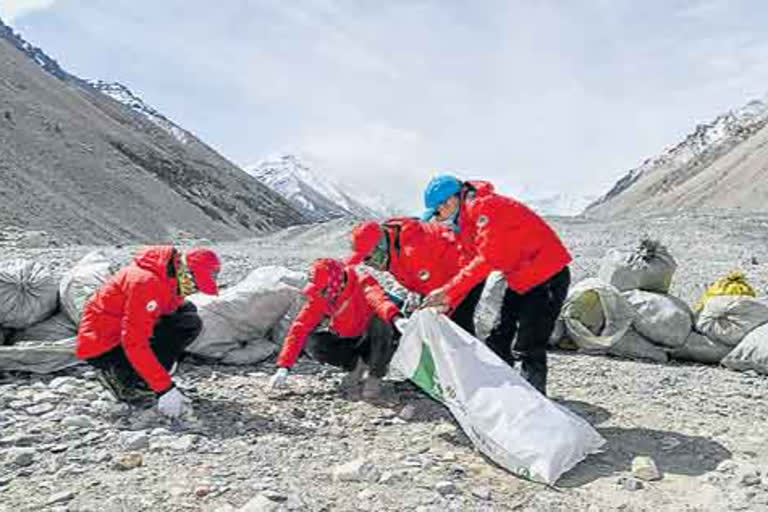 Scientists Found Microplastics Pollution on Mount Everest