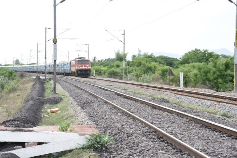 railway line between Nallapadu-Pericharla