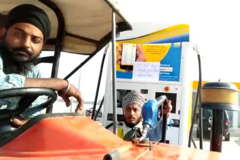 DILBAG SINGH JJP LEADER GIVING FREE DIESEL TO FARMER