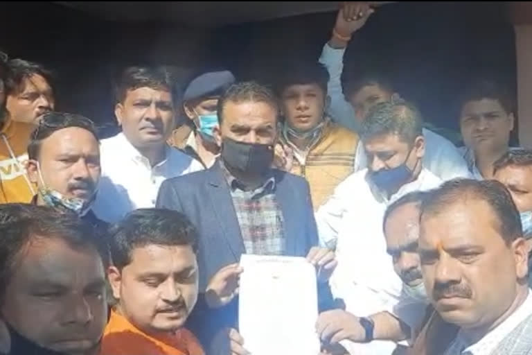 Congress workers submitted memorandum