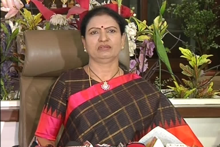 bjp leader dk aruna fire on trs government