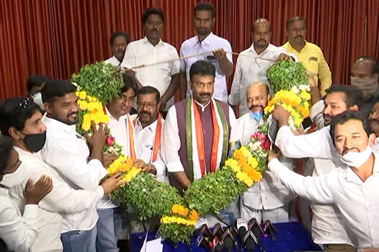 tpcc working president jetti kusum kumar fire on trs government