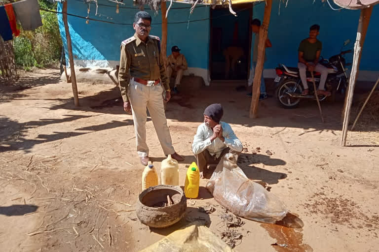 Five accused arrested with illegal liquor in Katangi police station area of Balaghat