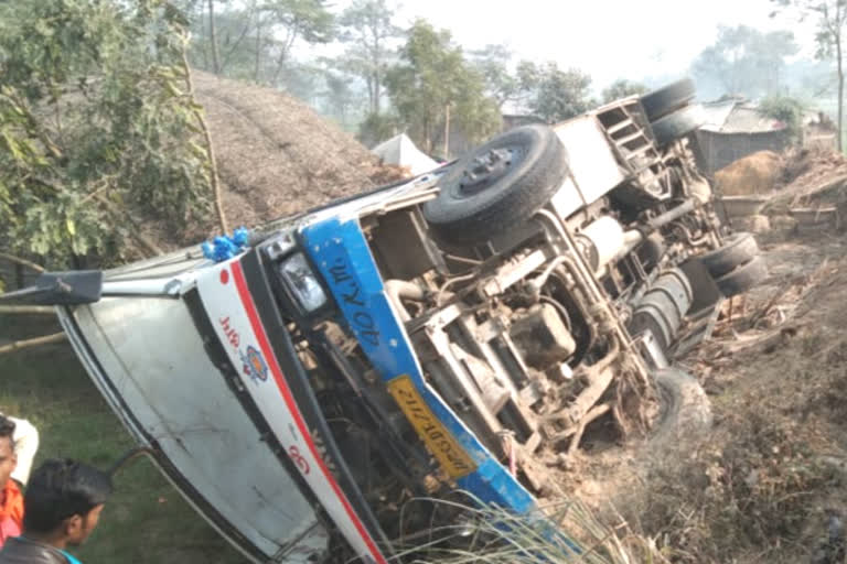 bus overturns in Valmiki Nagar