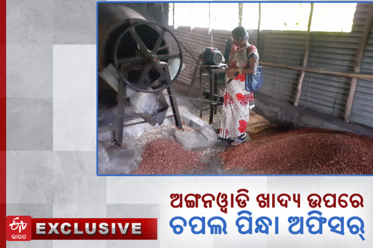 Extreme negligence in the preparation of the chatua, the supervisor standing in slippers on fried almonds.