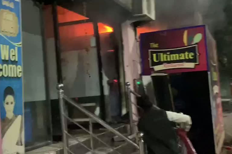 dholpur news, Fire in short circuit, Fire in restaurant