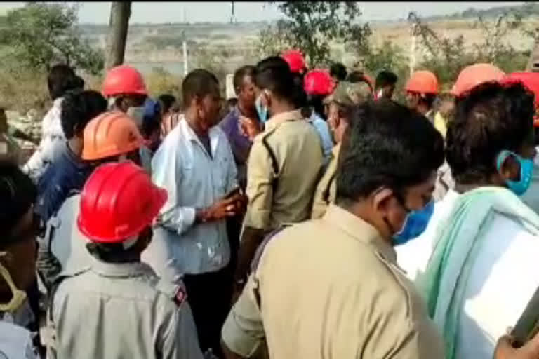 protest at deccan cements company in suryapet district