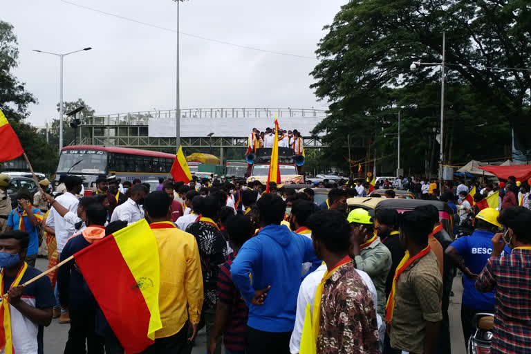 Pro Kannada activists Karnataka Bandh Maratha Development corporation Vatal Nagaraj pro-Kannada activists பிஎஸ் எடியூரப்பா கர்நாடகாவில் நாளை பந்த் பந்த் கன்னட அமைப்புகள் வாட்டாள் நாகராஜ் Karnataka Bandh Bandh