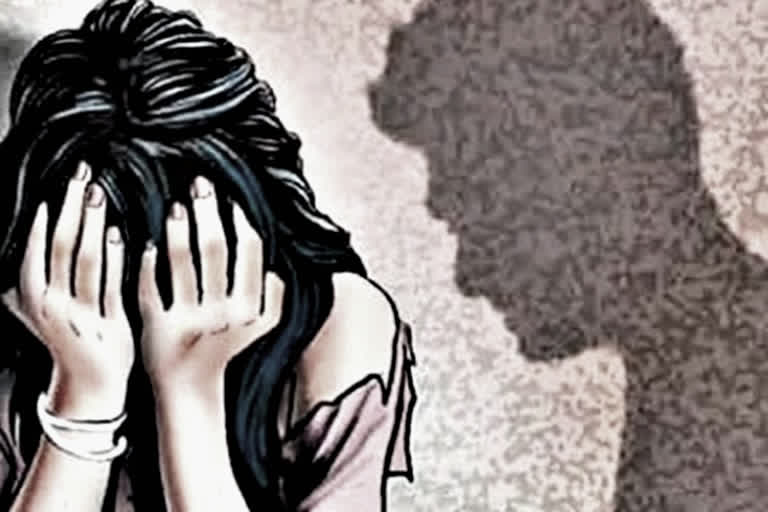 a_girl_molested_by_a_food_delivery_boy_police_refused_to_take_written_complain_in_north_24_pargana_madhyamgram