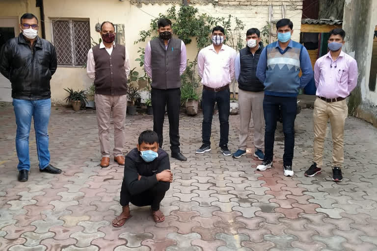 Special staff team arrested one accused with illegal ganja in South West delhi