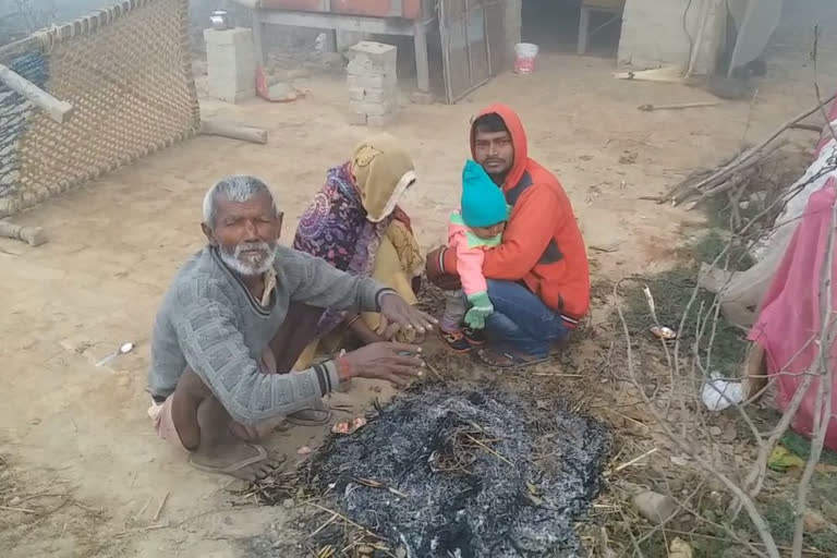 लखनऊ के मोहनलालगंज विकासखंड के लालता खेड़ा गांव में नहीं मिला आवास.