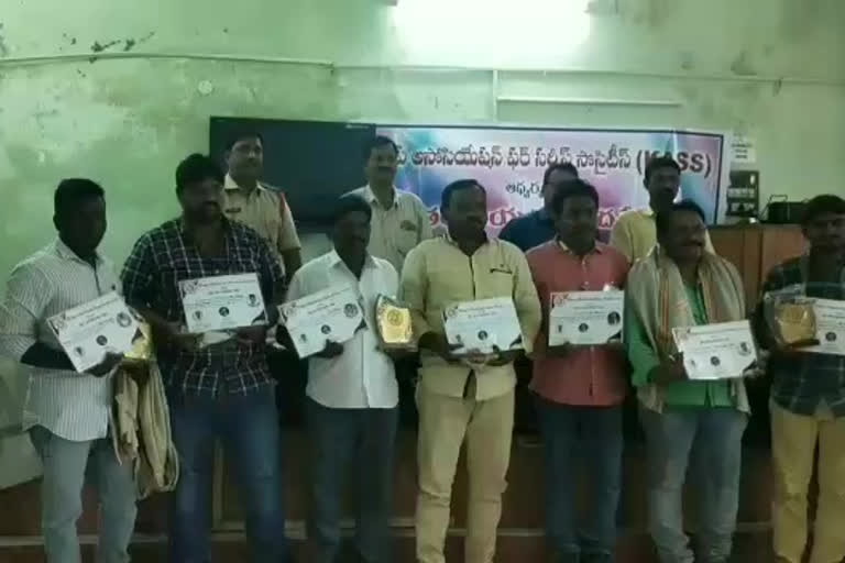 International Volunteers Day celebrated in Kamalapuram at kadapa district