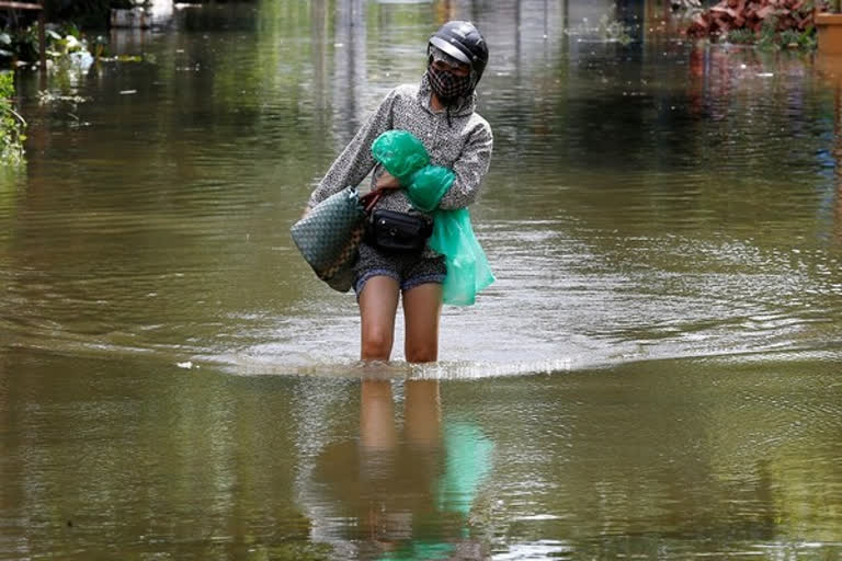 13 killed due to flash floods  torrential waters in southern Thailand  തെക്കൻ തായ്‌ലൻഡിലുണ്ടായ വെള്ളപ്പൊക്കത്തിൽ 13 പേർ മരിച്ചു  ബാങ്കോക്ക്  തെക്കൻ തായ്‌ലൻഡ്