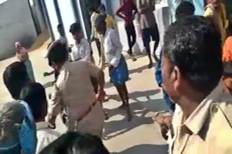 police lathi charage