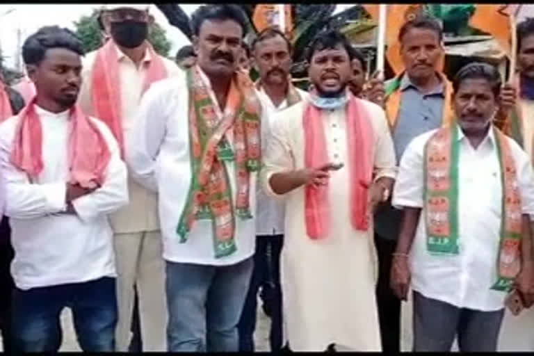 bjp, janasena leader protest  at vedhurkuppam