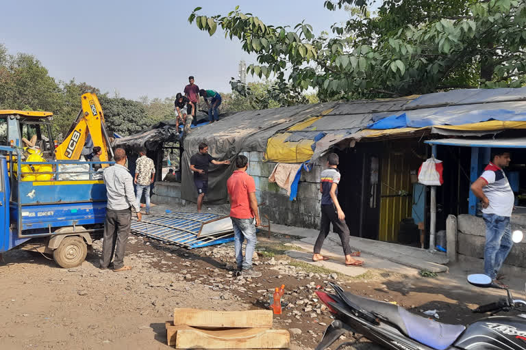 Police removed many shops located at Sunsunia Gate in Jamshedpur