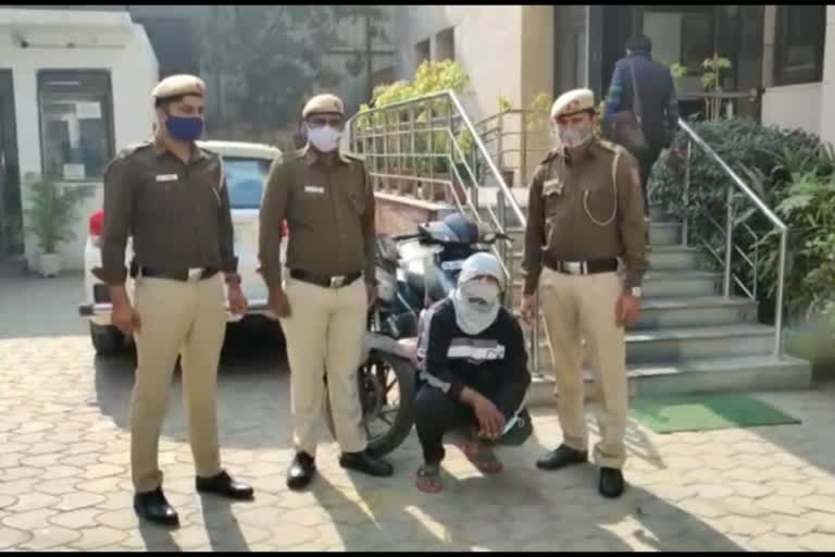 The kingpin of the thak thak gang arrested in delhi,  a scooty and a bike recovered