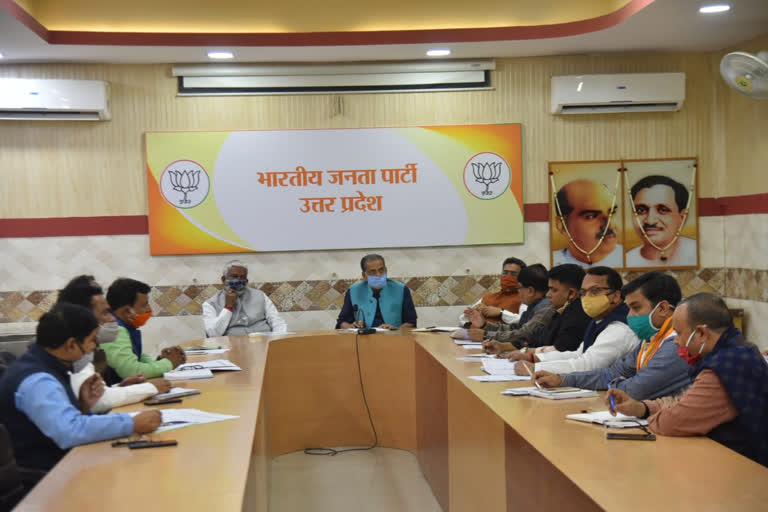 up bjp in charge holds meeting in lucknow