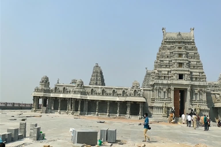 Reconstruction work of the Yadadri temple is in full swing