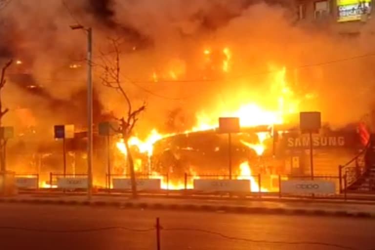 Fire broke out in 15 shops of Shyam Shikhar tower in Ahemadabad gujrat no casualties reported