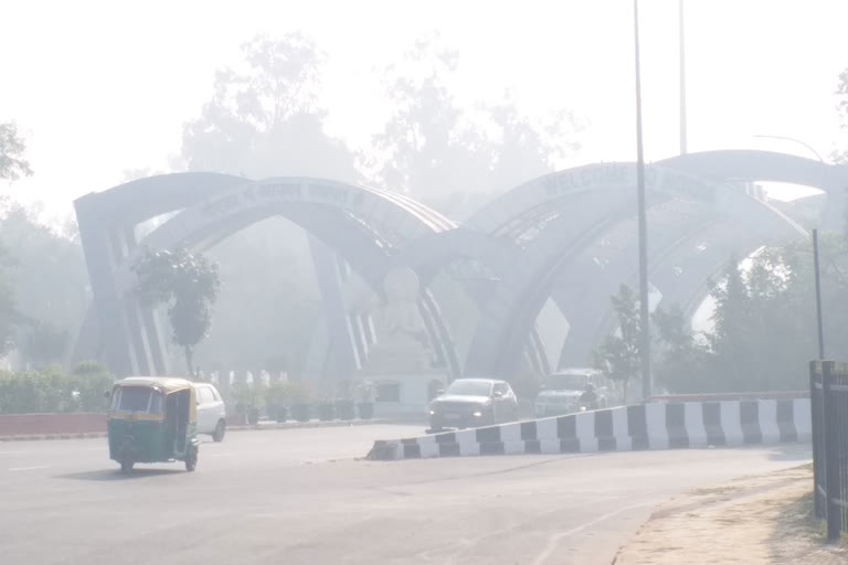 Delhi's AQI  Air quality index  Air pollution in Delhi  Delhi AQI turns very poor  ഡൽഹിയിൽ മൂടൽ മഞ്ഞ്  വായുമലിനീകരണ തോത്  വായു ഗുണനിലവാരം 'വളരെ മോശം'