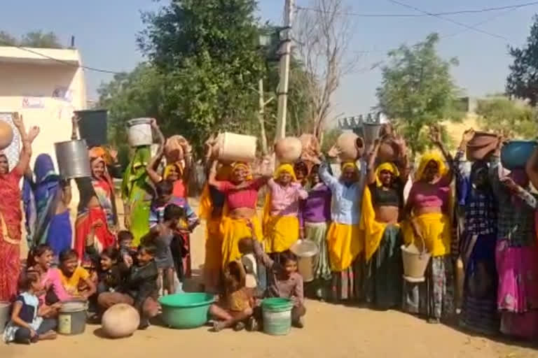 Drinking water crisis in Dausa, दौसा में पेयजल संकट,  बांदीकुई में पेयजल संकट, Drinking water crisis in Bandikui, Drinking water shortage in Nandera village of Bandikui,  Shortage of drinking water dausa. जलदाय विभाग दौसा