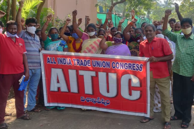 aituc protest at vishaka over agriculture bills