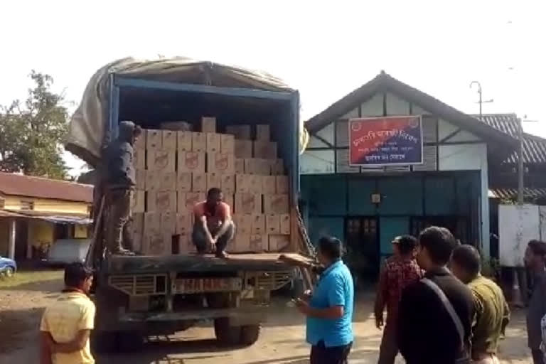 samaguri police seized a Alcohol-filled truck