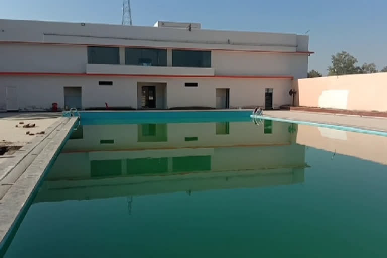 swimming pool