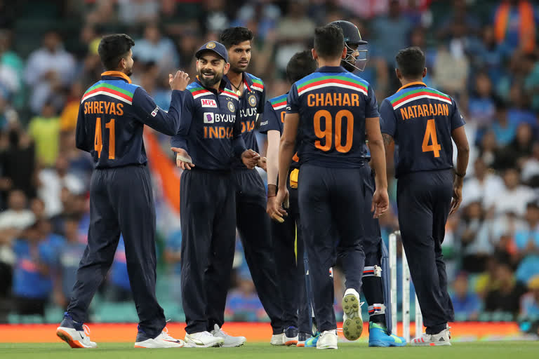 AUS vs IND: IND won by 6 wickets in second T20