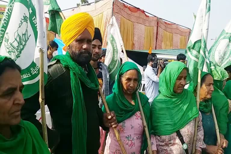 elderly women protested Singhu border