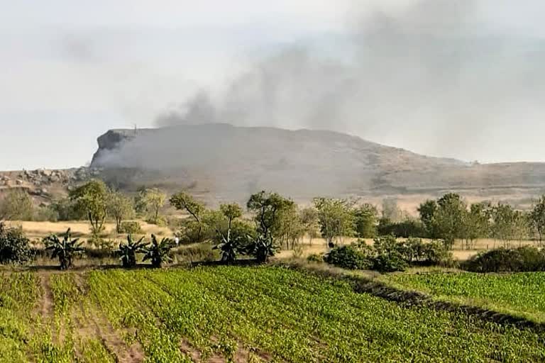 blast-of-gelatin-stick-during-mountain-breaking-in-sangli