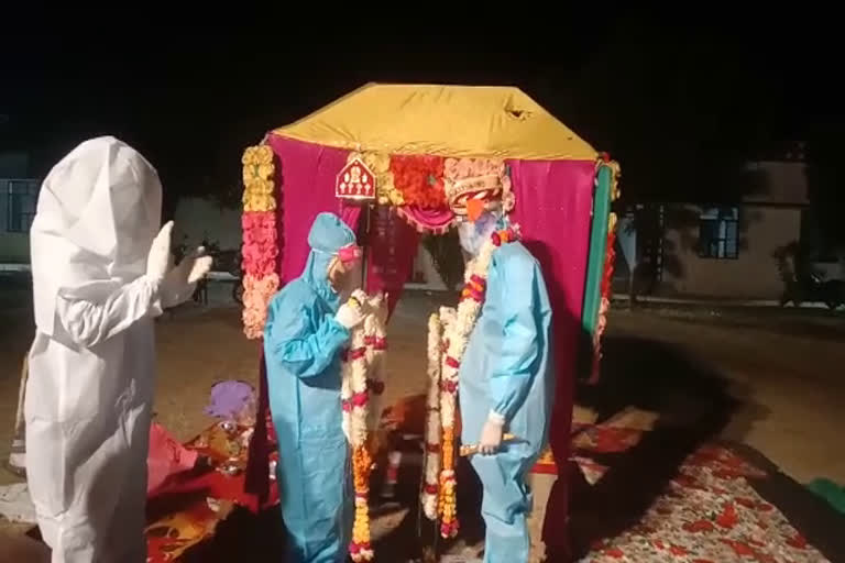 Marriage in PPE kit in Baran, बारां में हुई अनोखी शादी